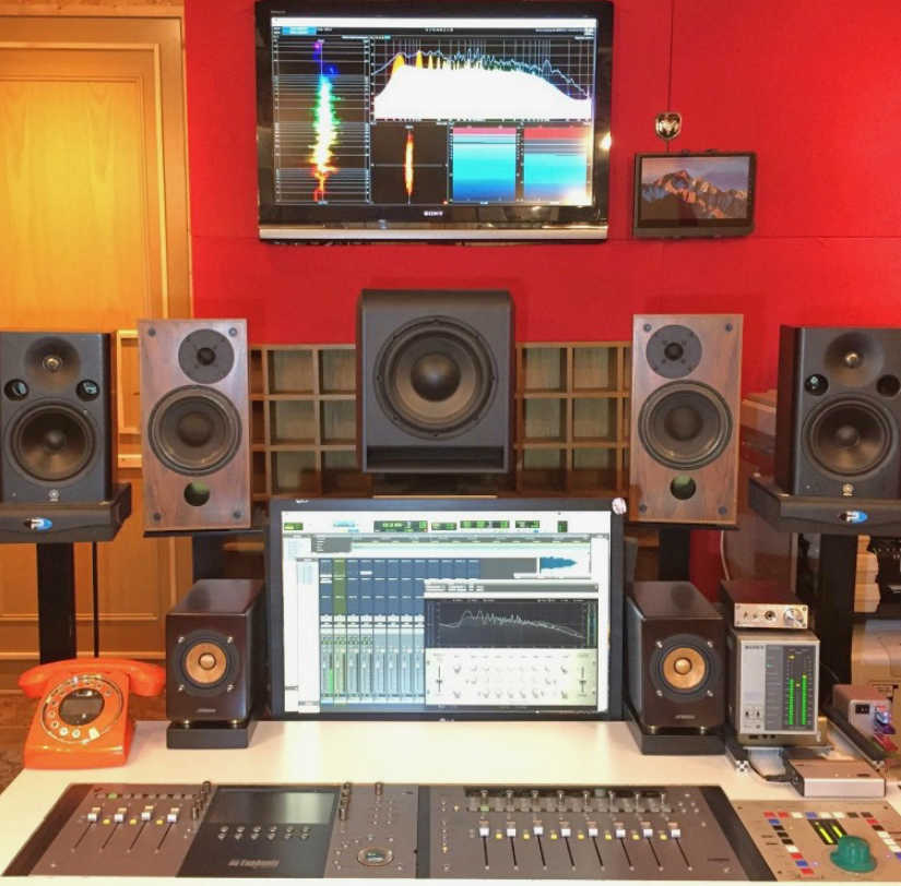 mixmix.は、ベースメントスタジオを拠点としたスタジオレコーディング、音声中継車でのライブレコーディング、ミックスをシームレスに行えるレコーディングカンパニーです。